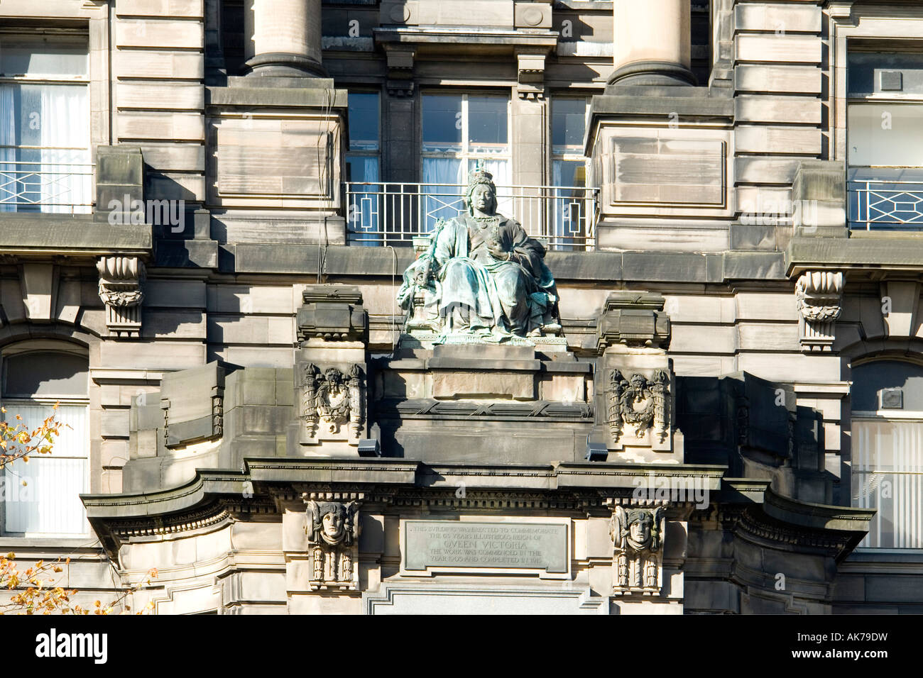 Statua della Queen victoria Royal Infirmary High Street, Glasgow Scozia Europa Foto Stock