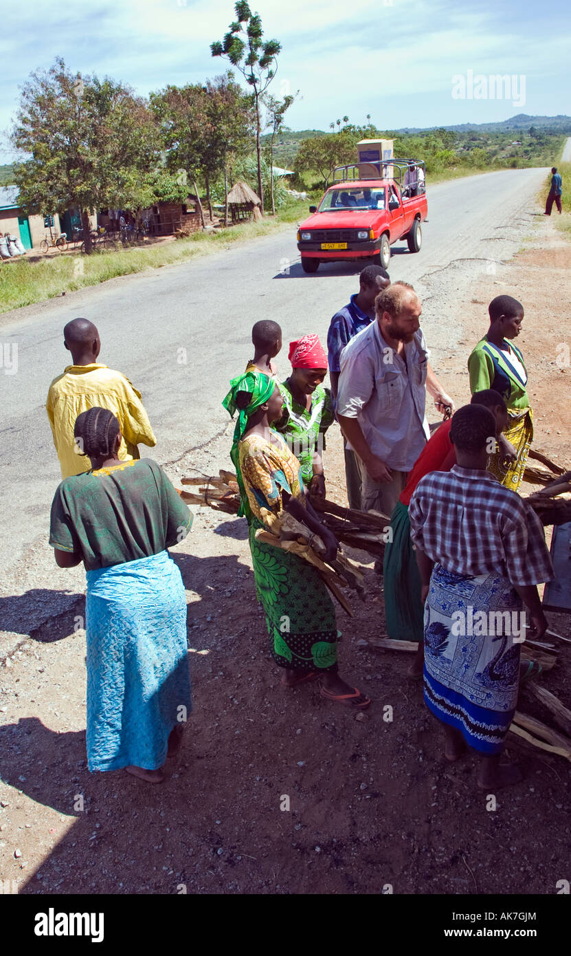 Trading per legno da venditori vicino a Kericho, Kenya 2007 Foto Stock