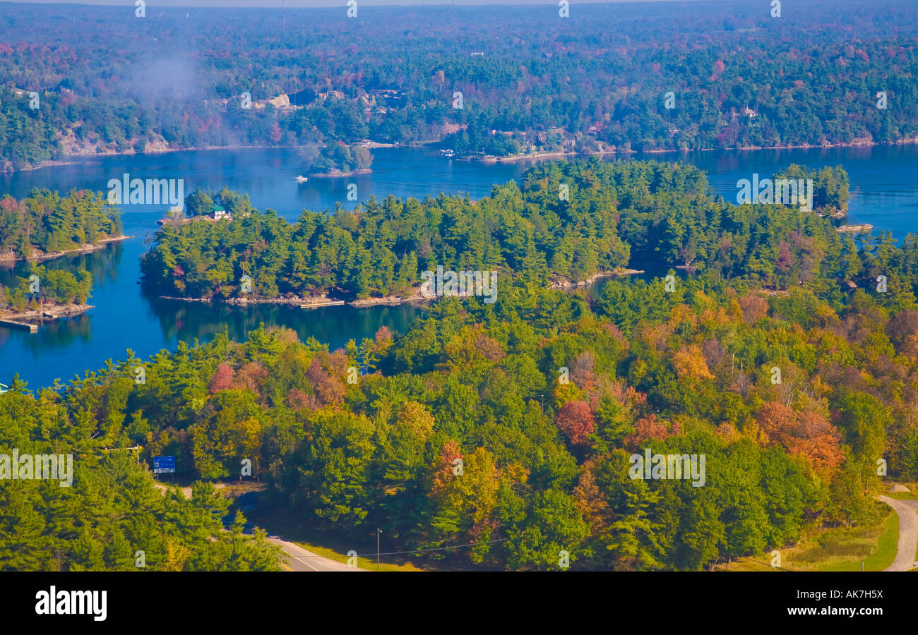 Isole 1000 Mille Isole in St Lawrence River in autunno; Ontario Canada Foto Stock