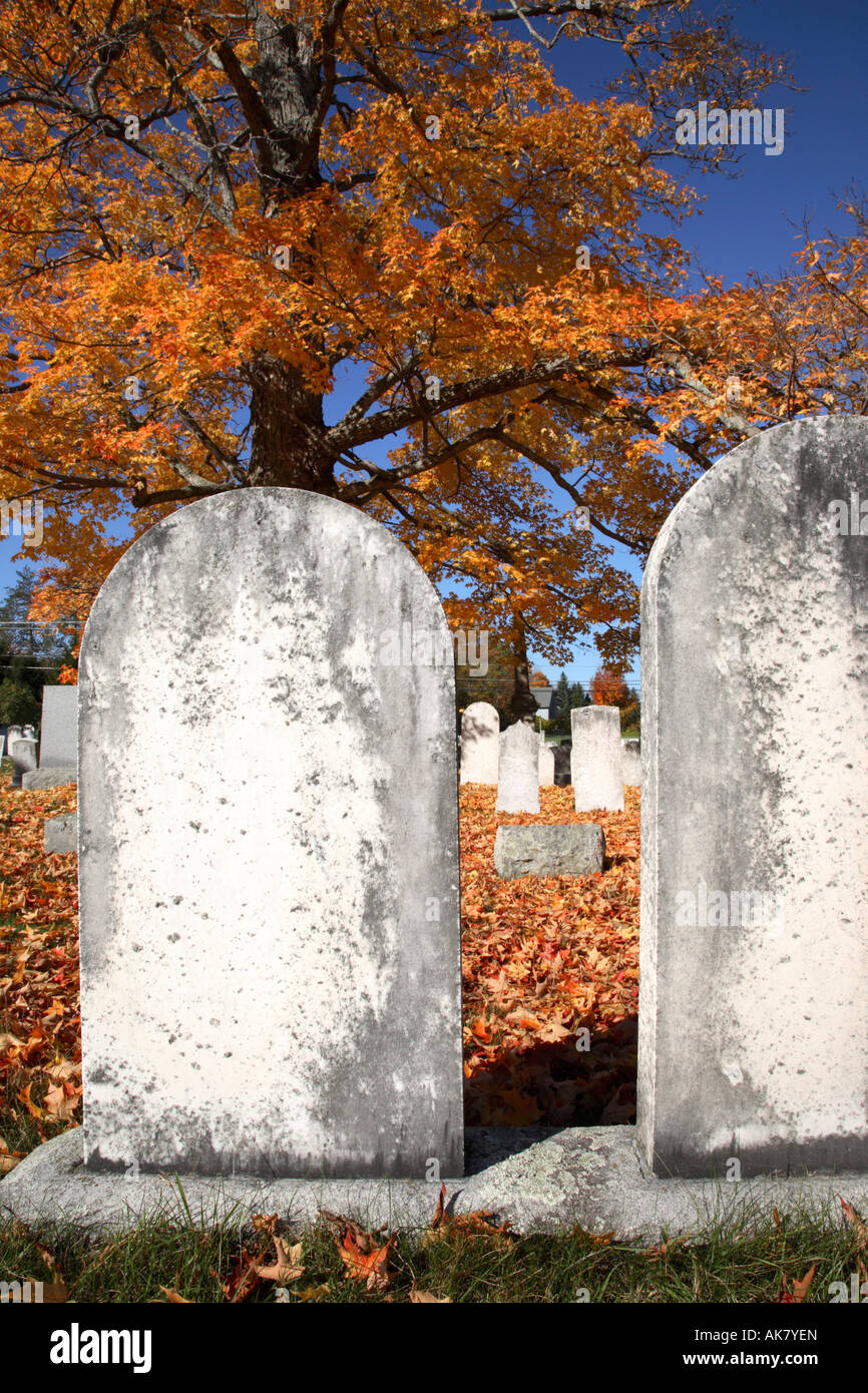 Chester cimitero del villaggio durante i mesi autunnali si trova a Chester New Hampshire USA Foto Stock