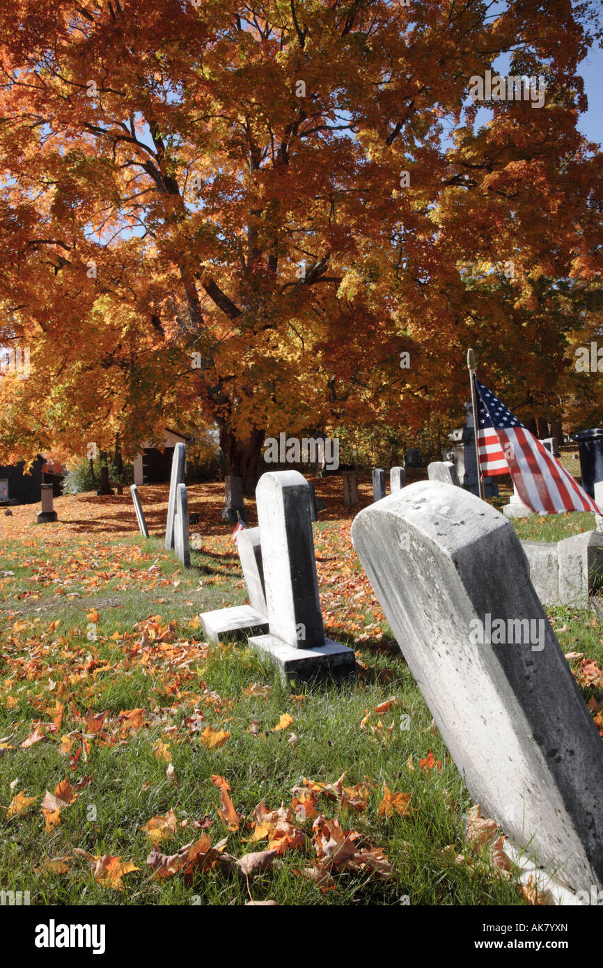 Chester cimitero del villaggio durante i mesi autunnali si trova a Chester New Hampshire USA Foto Stock