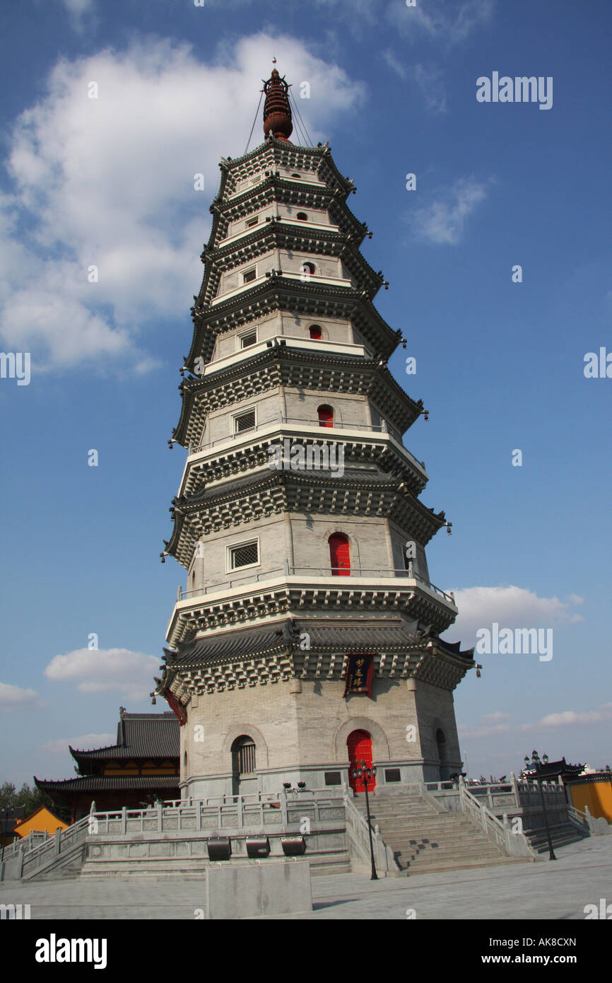 Pagoda in appena ricostruito tempio, Lianshui, Cina Foto Stock