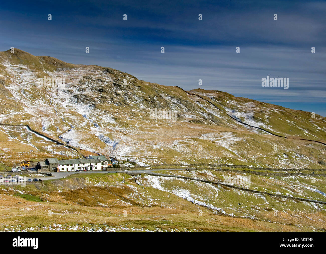 L isolato Kirkstone Pass Inn, Kirkstone Pass, vicino a Ambleside, Parco Nazionale del Distretto dei Laghi, Cumbria, England, Regno Unito Foto Stock