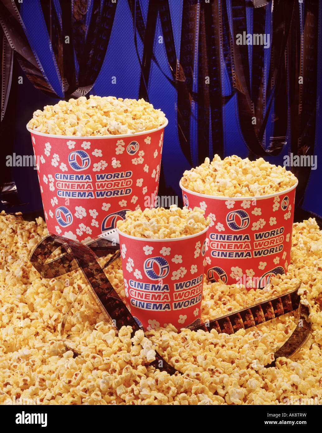 3 cucchiaio di burro caldo pop corn movie film di tempo regolari di grandi  dimensioni giganti Foto stock - Alamy