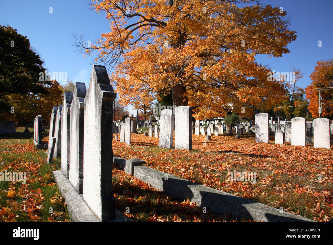 Chester cimitero del villaggio durante i mesi autunnali si trova a Chester New Hampshire USA Foto Stock