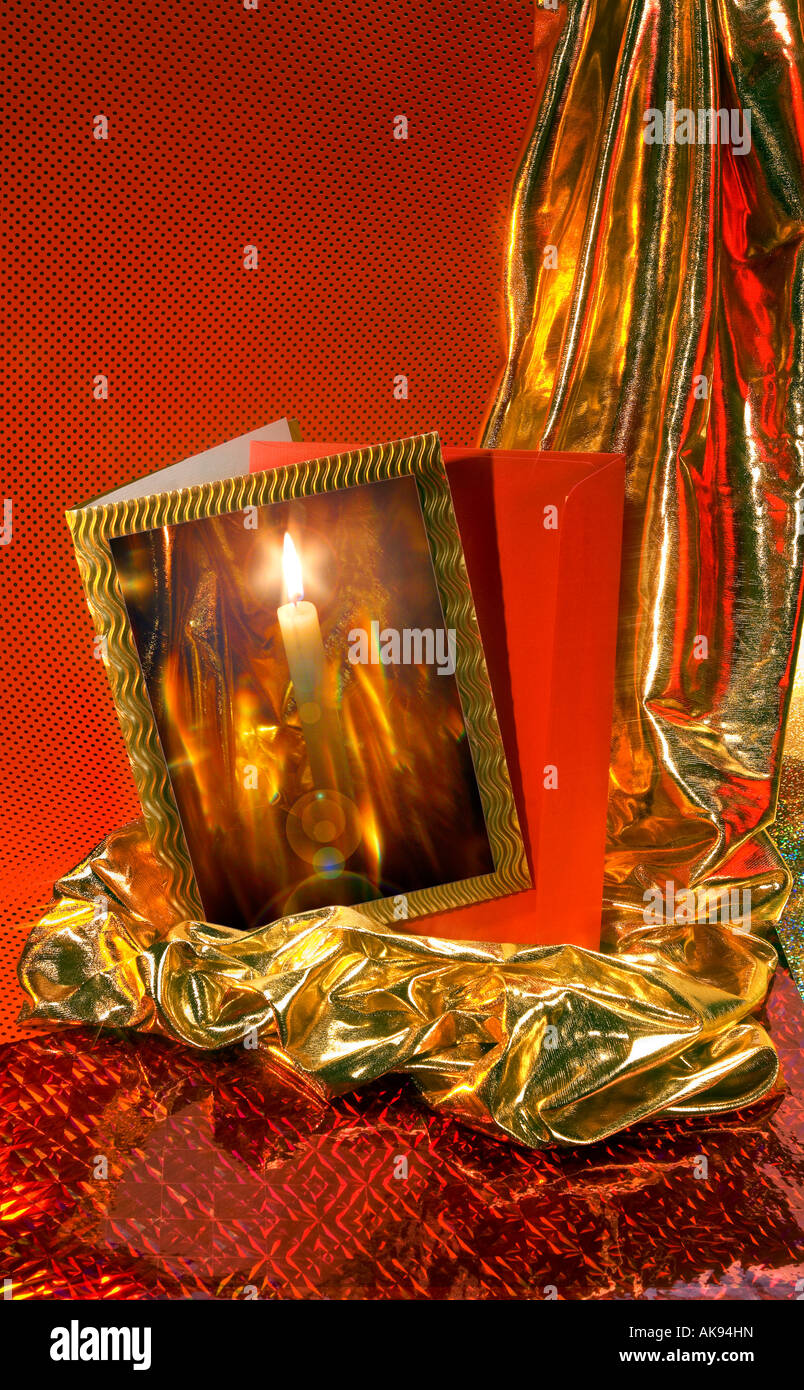 Xmas natale x-carta mas greetingcard a lume di candela a lume di candela dorata oro rosso spazio per textlayout Copyspace mailer busta Foto Stock