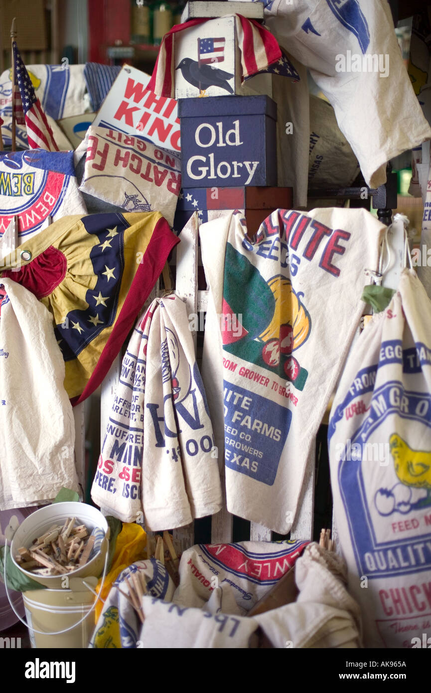 Sacchi di farina a Clementina s paese doni antiquariato sulla Torre N Ave Centralia Washington Foto Stock