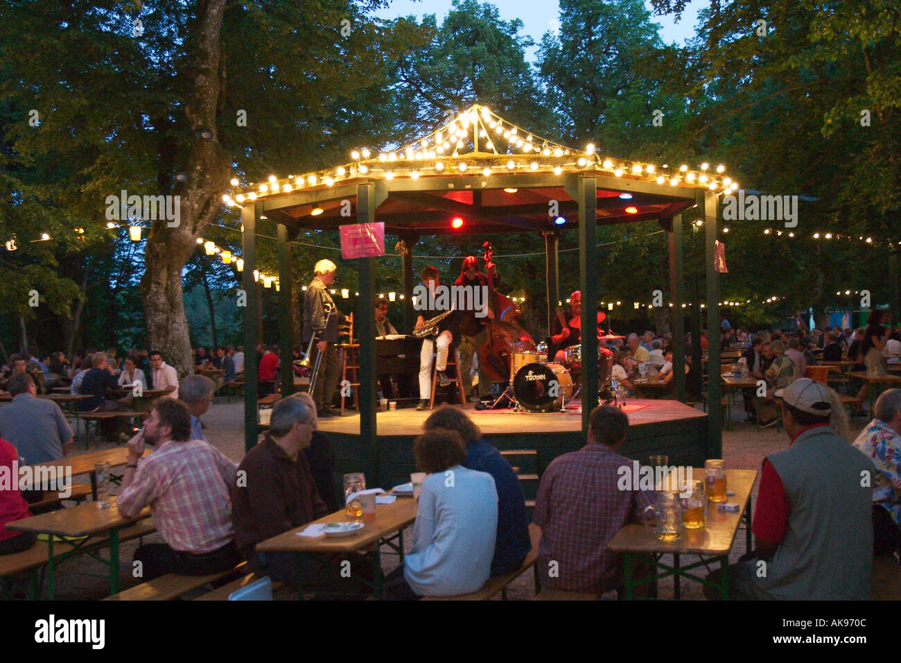 Giardino della birra Waldwirtschaft vicino a Monaco di Baviera Foto Stock