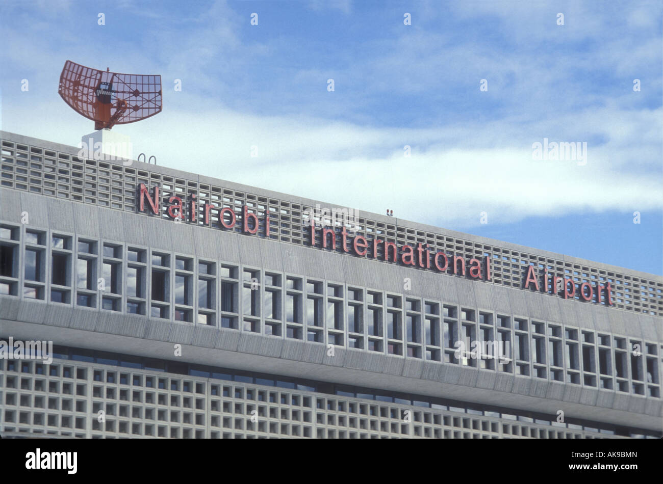 Edificio del terminal principale dell'Aeroporto Internazionale Jomo Kenyatta di Nairobi Kenya Africa orientale Foto Stock