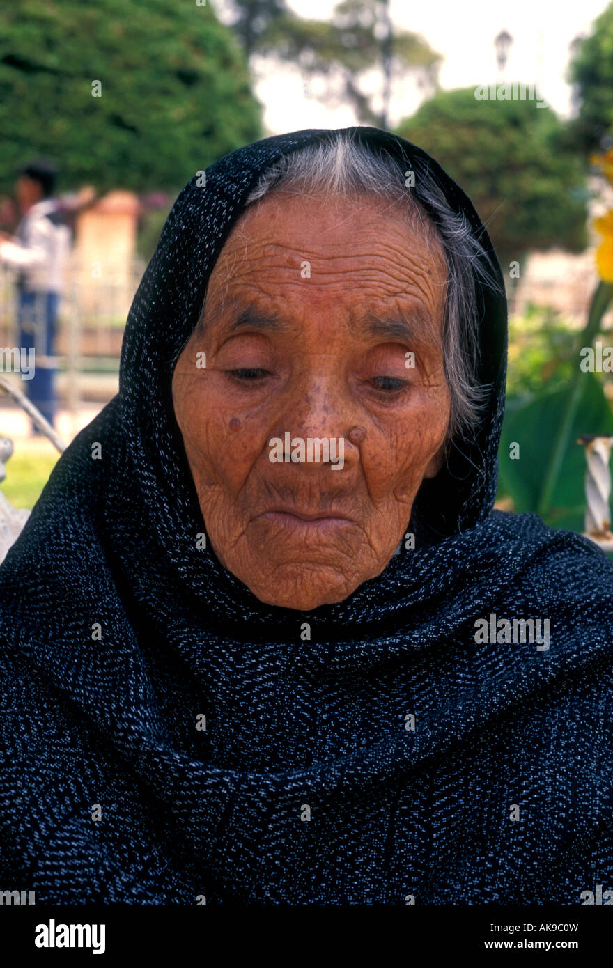 1, una donna messicana, donna matura, donna anziana, vecchia donna, vista frontale, ritratto, Bernal, San Sebastian Bernal, Stato di Queretaro, Messico Foto Stock