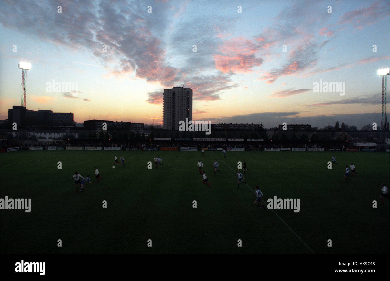 Credito MICHAEL CRAIG 16 11 96 Borehamwood Rushden e diamanti FA Cup 1° round corretto il sole tramonta su il gioco Foto Stock