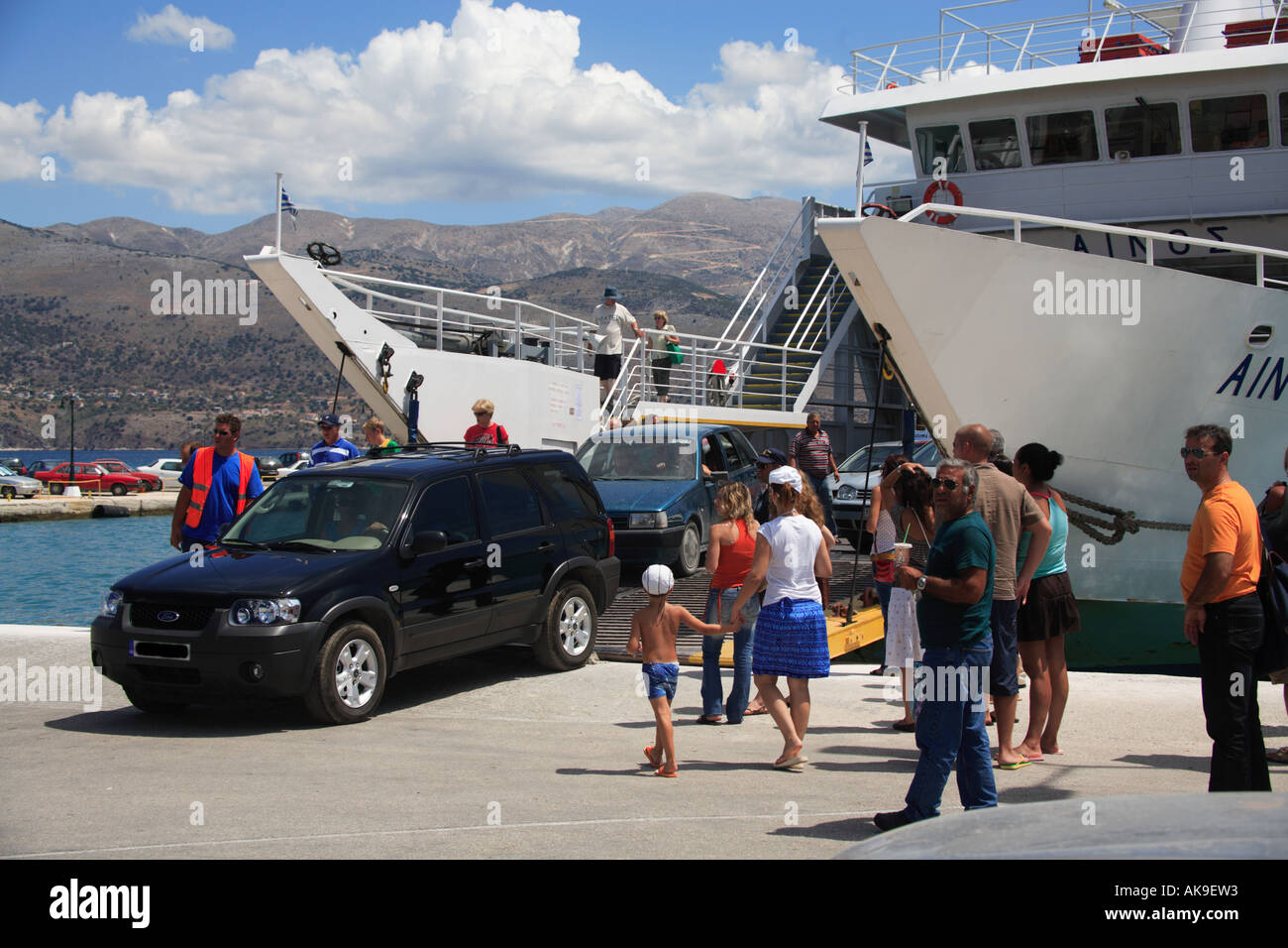 Kefalonia Grecia Kephalonia auto e traghetto Foto Stock