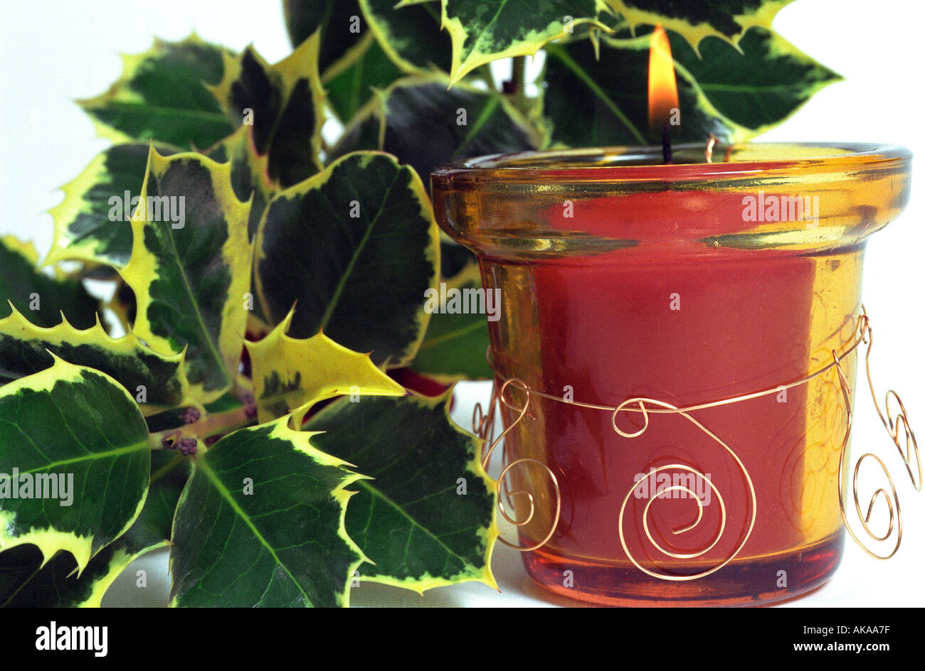 Holiday candela e holly Foto Stock