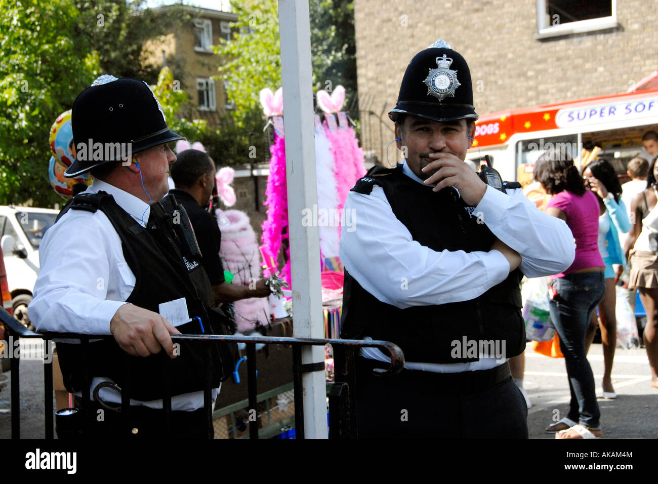 London Bobby friendly funzionario di polizia Foto Stock