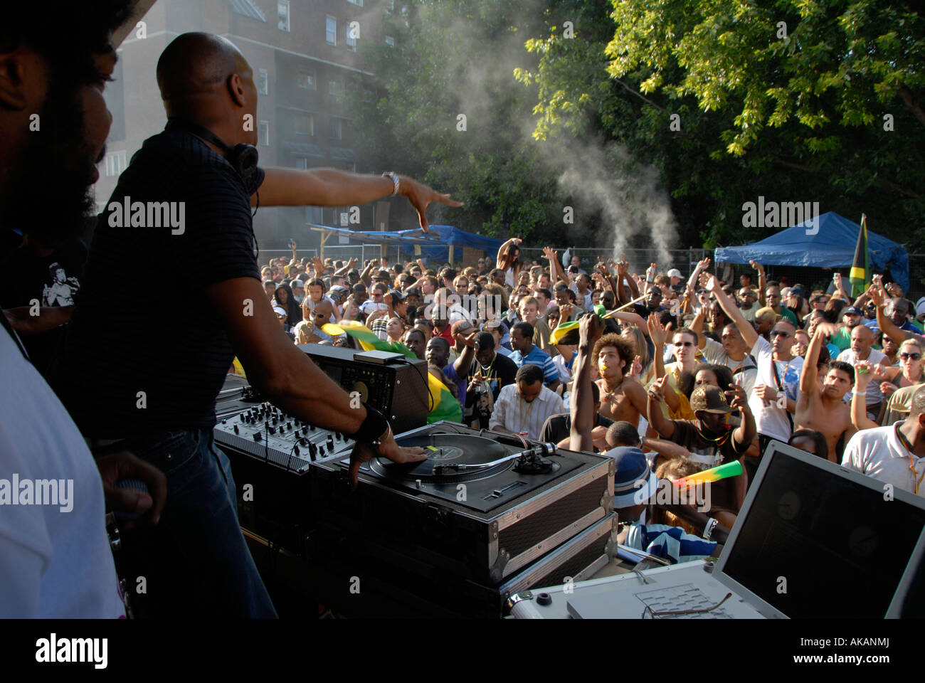 DJ di eseguire in strada a 'Notting Hill' Carnevale annuale di West London Foto Stock