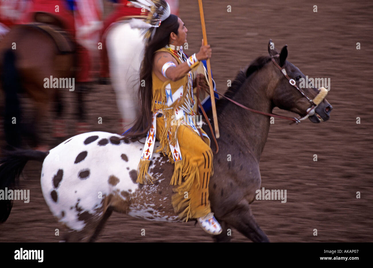 Native indiane display di equitazione al Rodeo primaverile Utah NEGLI STATI UNITI Foto Stock