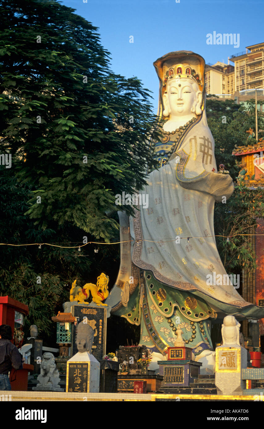 Per Repulse Bay Life Guard club terrazze e statue di divinità Kwun Yum e Tin Hau Hong Kong Foto Stock