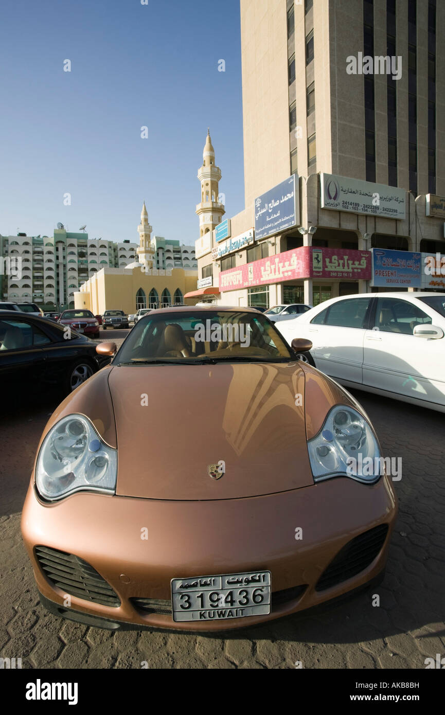 Il Kuwait Kuwait City, esotici auto usate per la vendita Foto Stock
