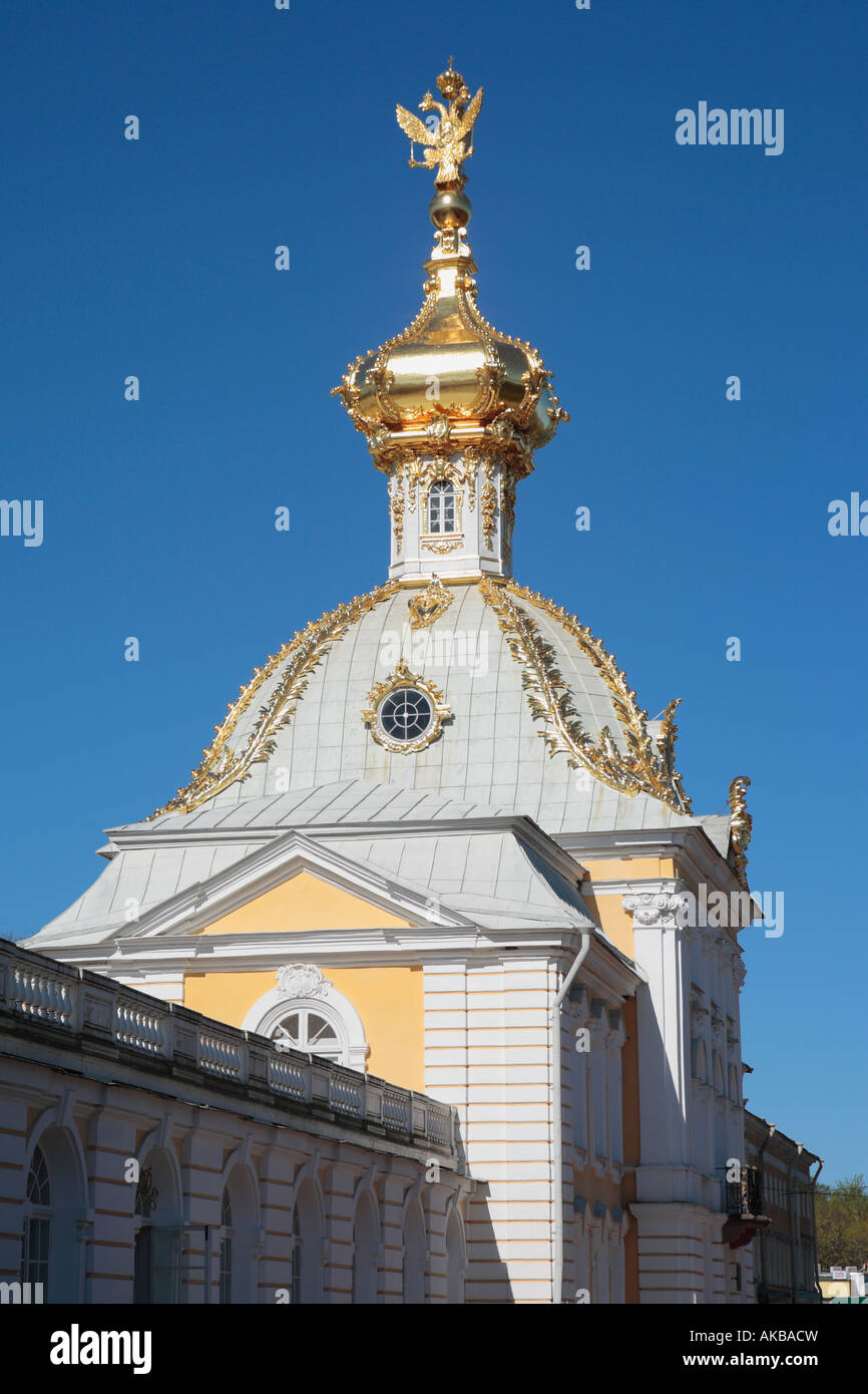 Padiglione "sotto lo stemma' , Peterhof, nei pressi di San Pietroburgo, Russia Foto Stock
