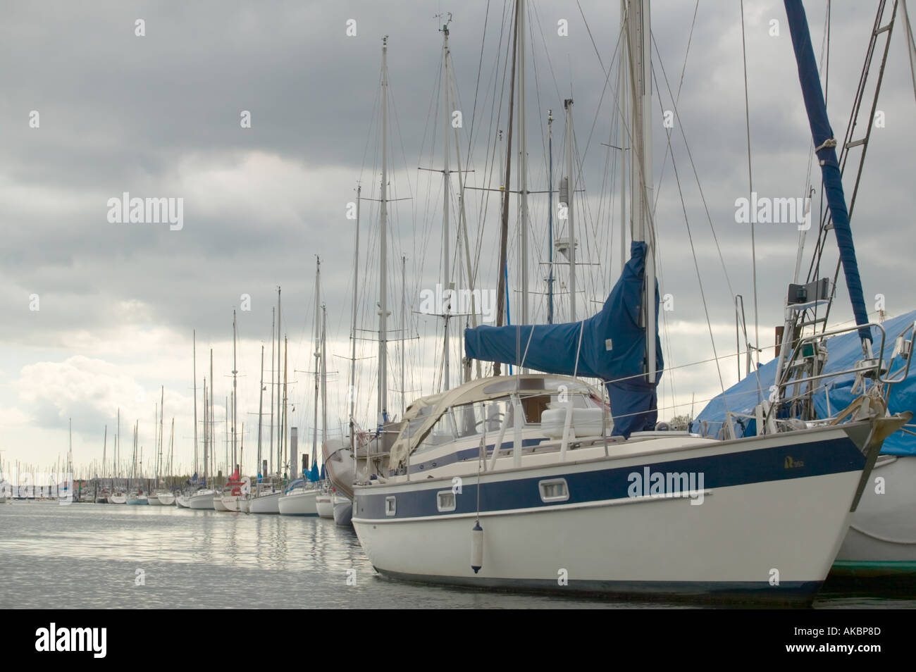 Barca a vela sulla Costa Sud Inghilterra Hamble Hampshire REGNO UNITO Foto Stock