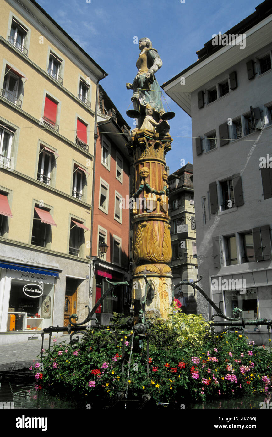 Svizzera Lausanne Place de la Palud fontana Foto Stock