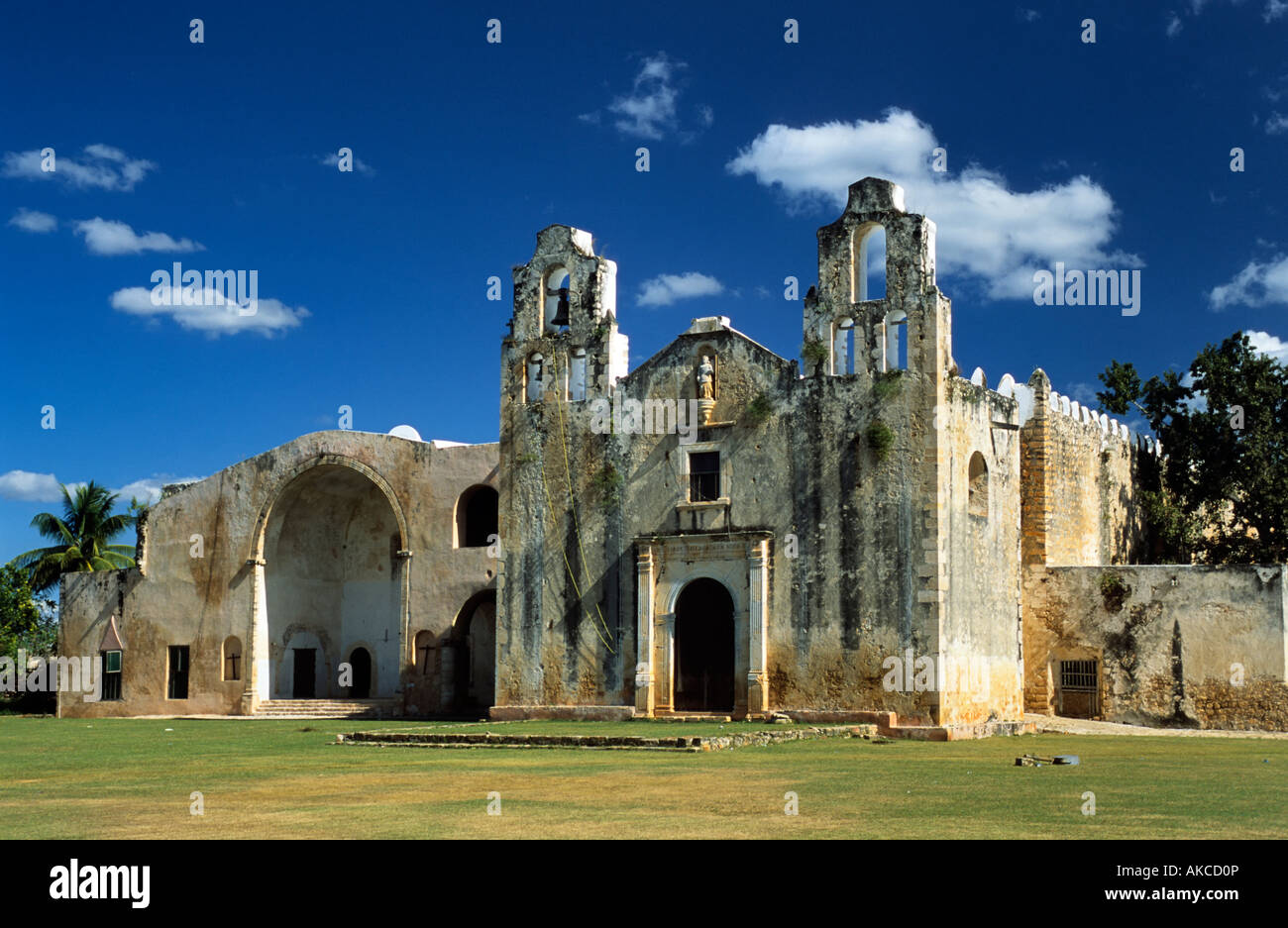 Convento de San Miguel Arcangel nel villaggio di Mani Yucatan Messico Ruta de los Conventos Foto Stock