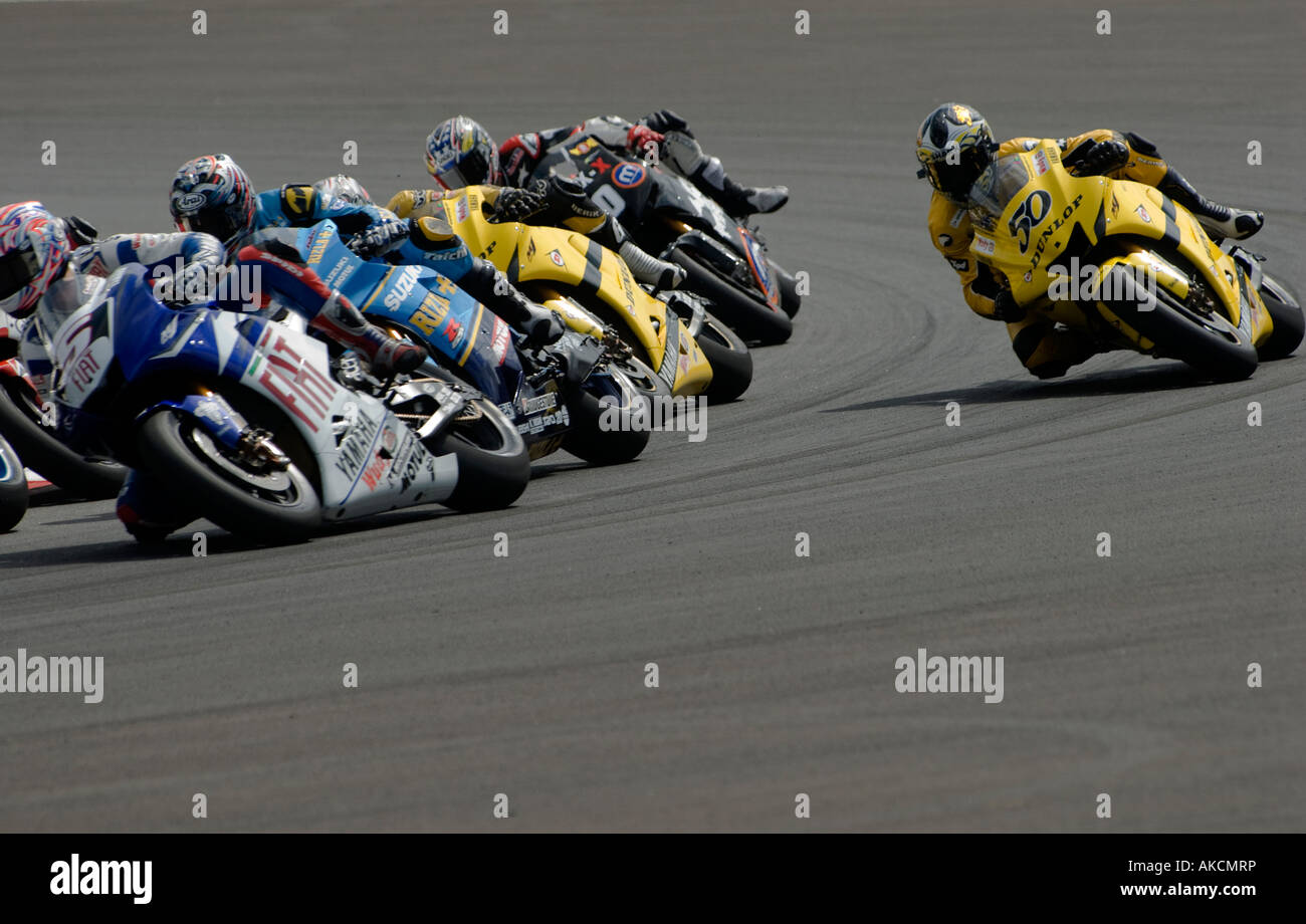 I piloti del MotoGP alla curva 2 durante il giorno della gara sul circuito di Sepang in Malesia Foto Stock