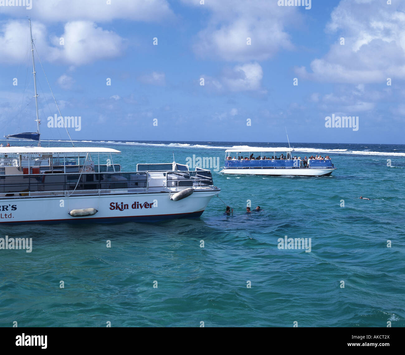 Scuba Diving Boats a Stingray City, Grand Cayman, Isole Cayman, Caraibi Foto Stock