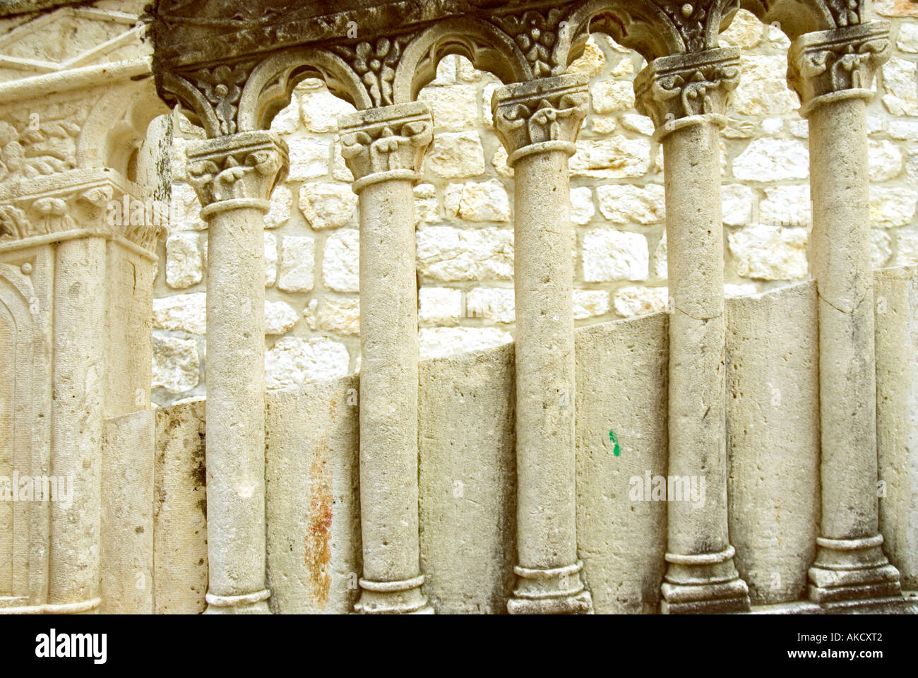 L' Europa sudorientale, Croazia, Dubrovnik, pietra colonnato, monastero domenicano, close-up Foto Stock