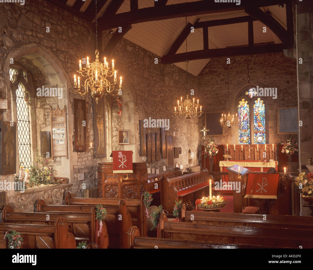 Interno di una piccola chiesa rurale, Surrey, England, Regno Unito Foto Stock