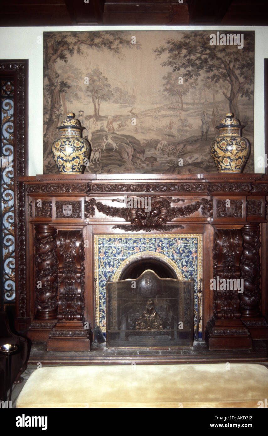 Ornano il caminetto nella lobby con piastrelle Hotel Infante de Sagres Porto Portogallo Foto Stock