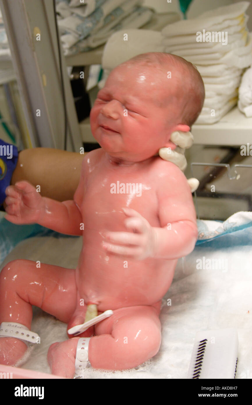 Neonato Boy s primo bagno MR Foto & Immagine Stock: 8551190 - Alamy Neonato Boy s primo bagno MR Foto & Immagine Stock: 8551190 - Alamy