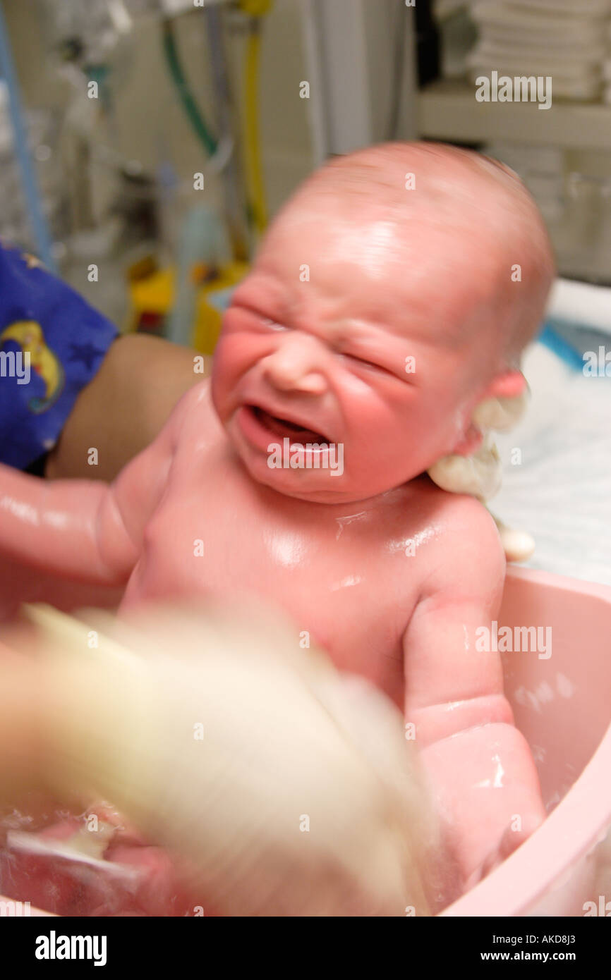 Neonato Boy s primo bagno MR Foto & Immagine Stock: 8551202 - Alamy Neonato Boy s primo bagno MR Foto & Immagine Stock: 8551202 - Alamy