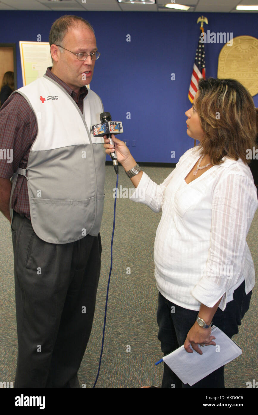 Miami Florida,Miami Dade County Emergency Operations Center,durante il tempo,uragano,minoranza immigranti etnici latini ispanici Foto Stock