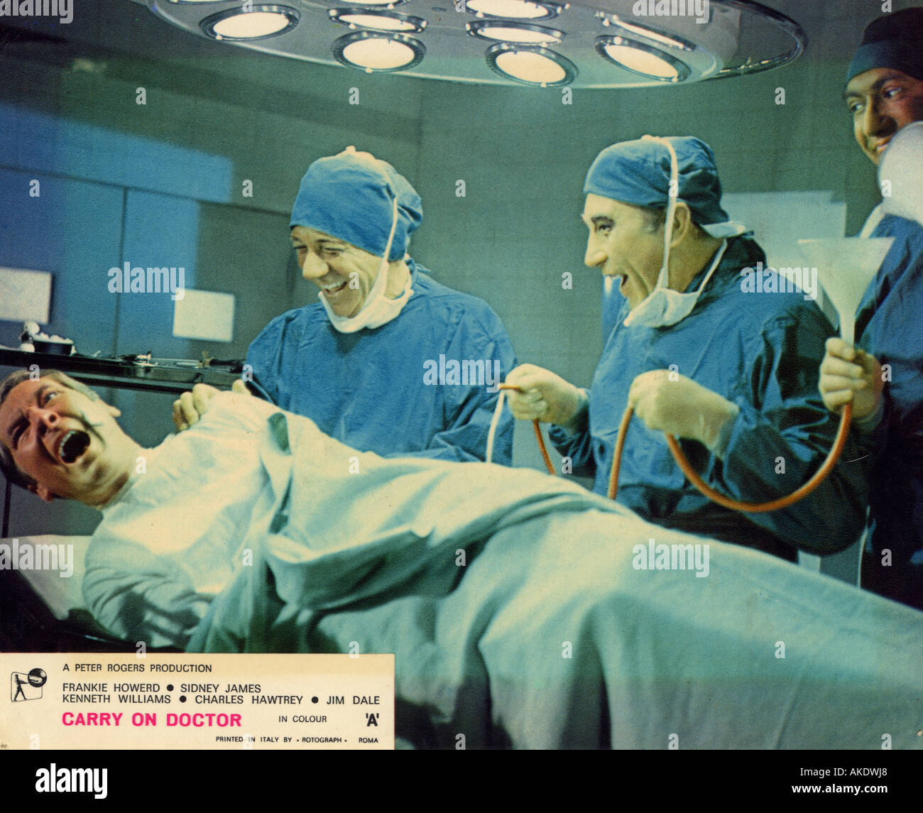 Portare su Doctor 1968 Rank film con da sinistra Kenneth Wiliams Sid James Frankie Howerd e Bernard Bresslaw Foto Stock