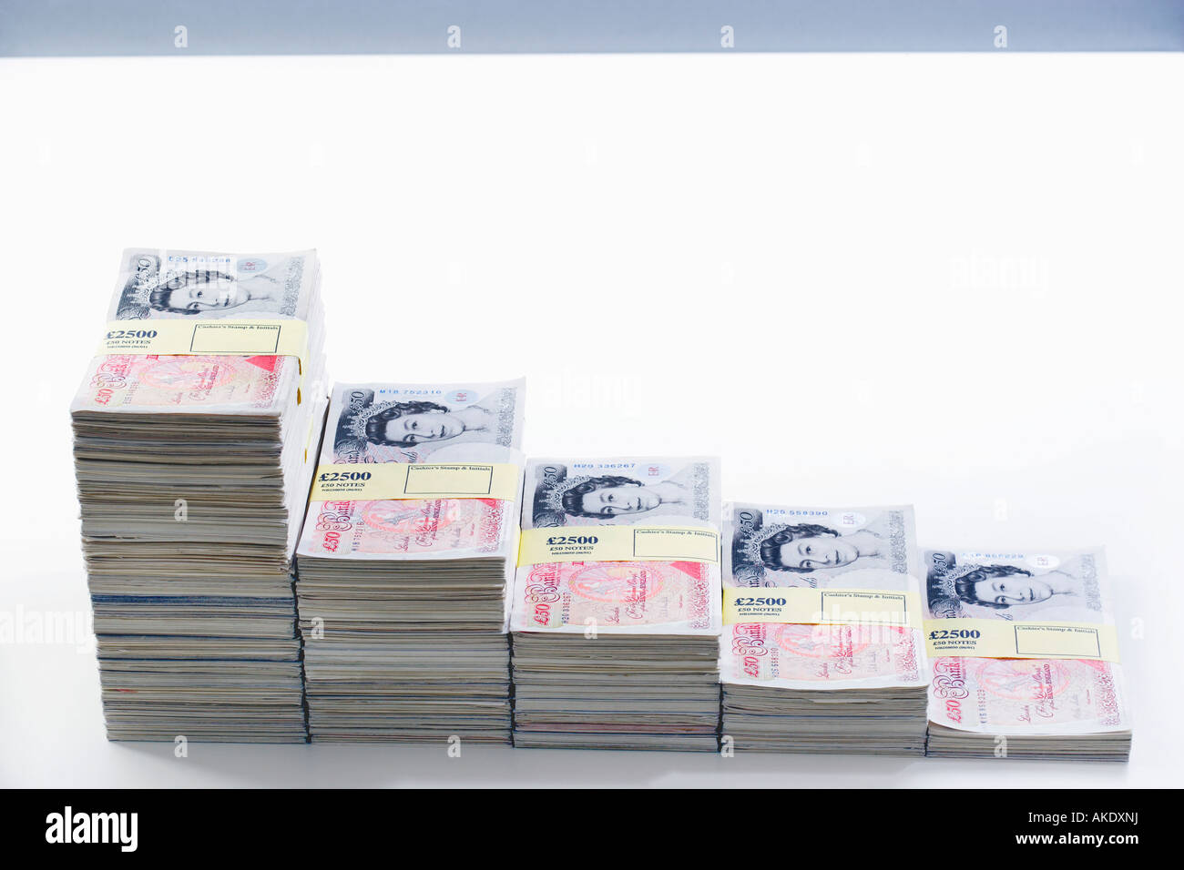 Pile di sigillato pound banconote Foto Stock