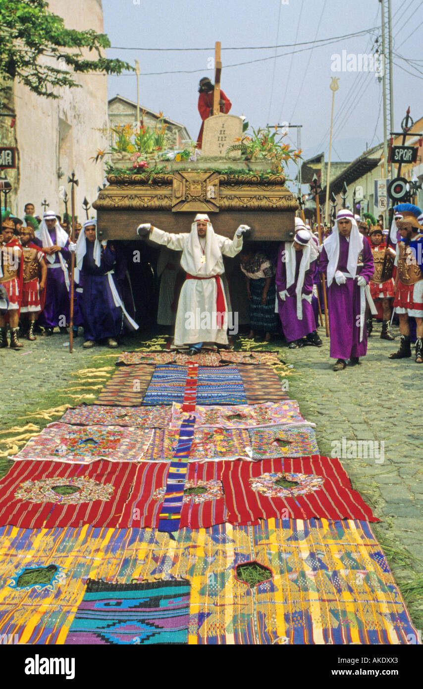 La Antigua Semana Santa (Settimana/ durante la settimana di Pasqua) Processione [verticali], Antigua, Guatemala Foto Stock