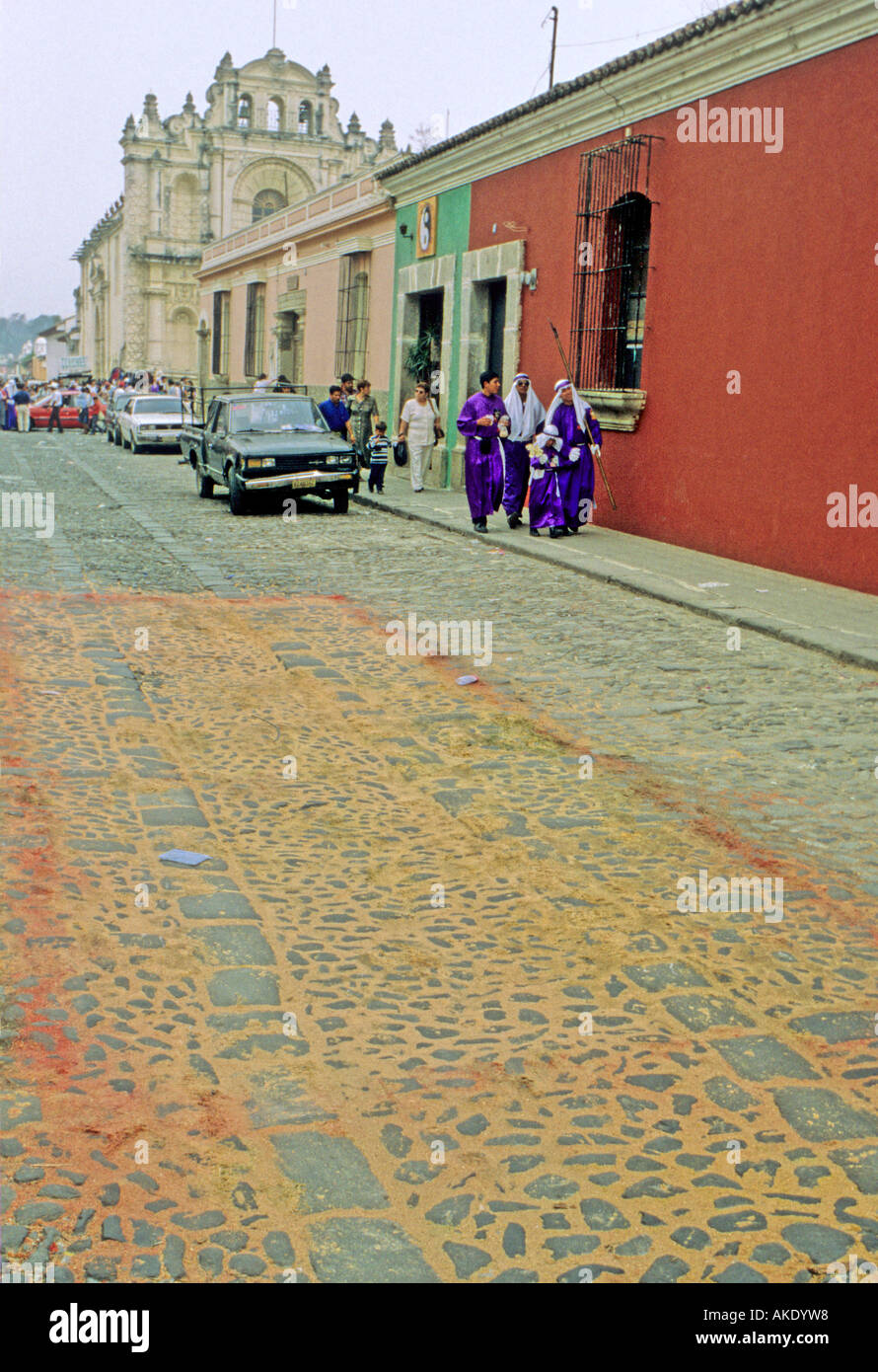 Conseguenze della Semana Santa (Settimana/ durante la settimana di Pasqua) Processione [2], Antigua, Guatemala Foto Stock