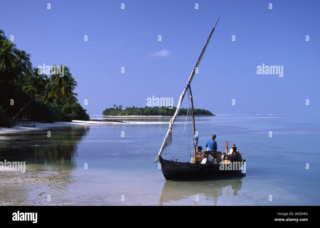 Barca a vela tradizionale Dhoni. Isola di Meerufenfushi, North Male Atoll, Maldive. Foto Stock