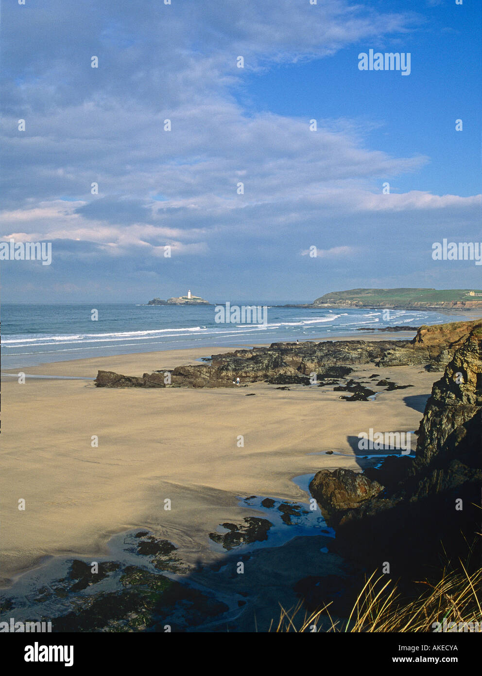 Godrevy point con bianco faro da Gwithian Towans attraverso St Ives Bay Cornwall Foto Stock