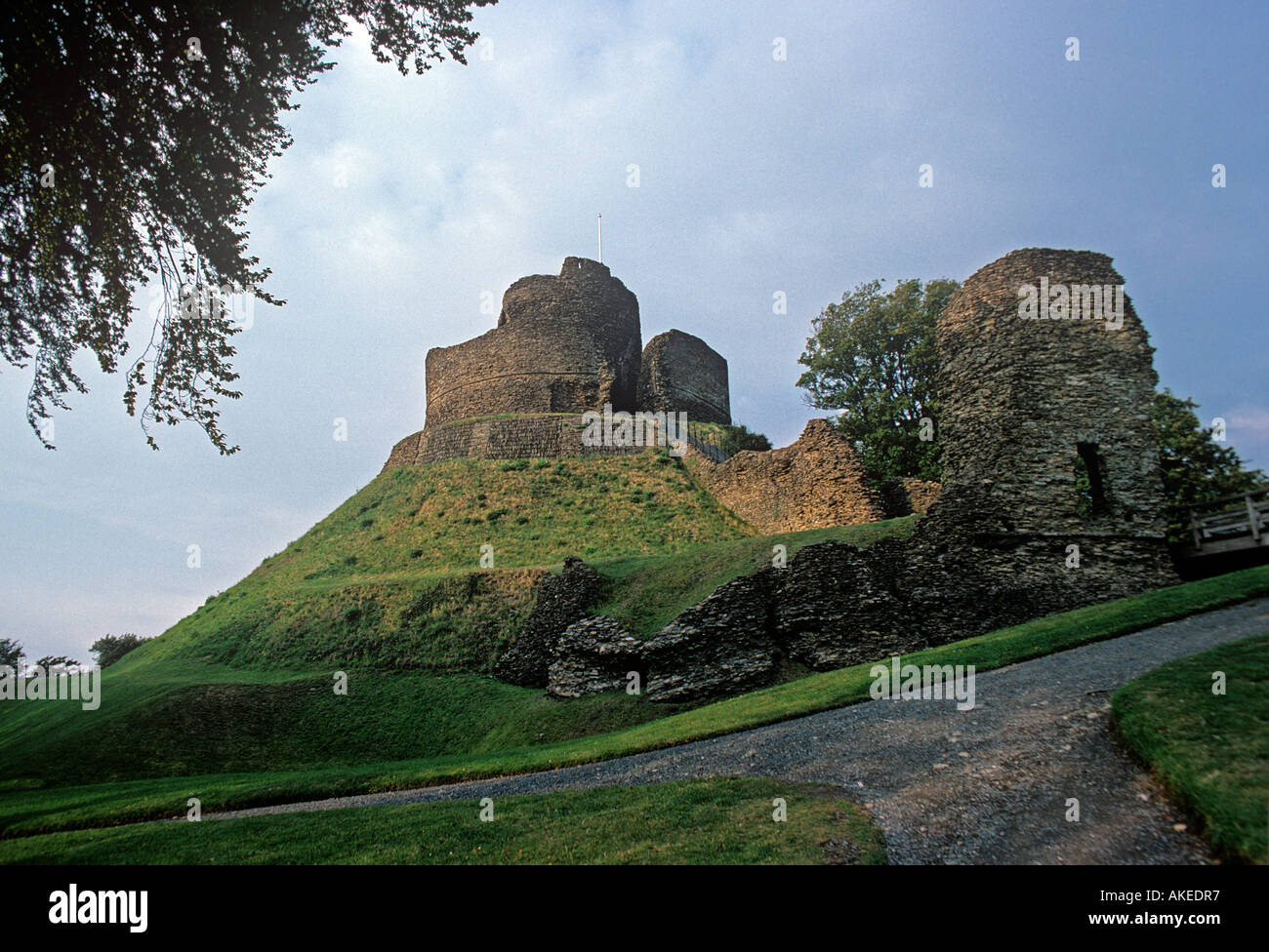 Launceston Castle xiii secolo fortezza su una collina che si affaccia Launceston ex capitale della Cornovaglia Foto Stock