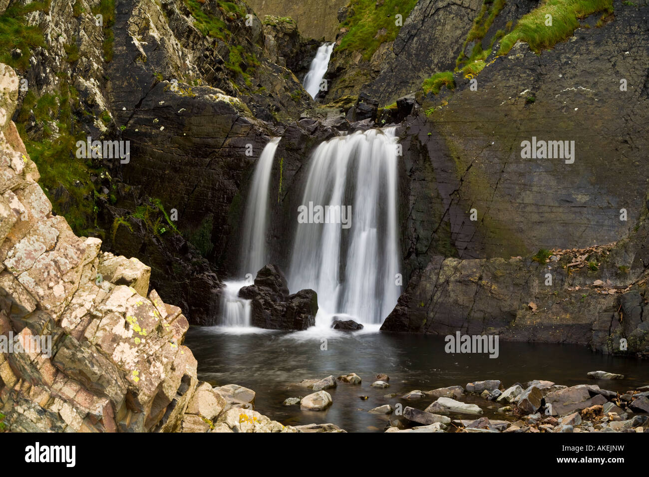 Il fondo della cascata al mulino Spekes bocca Devon England Regno Unito Foto Stock