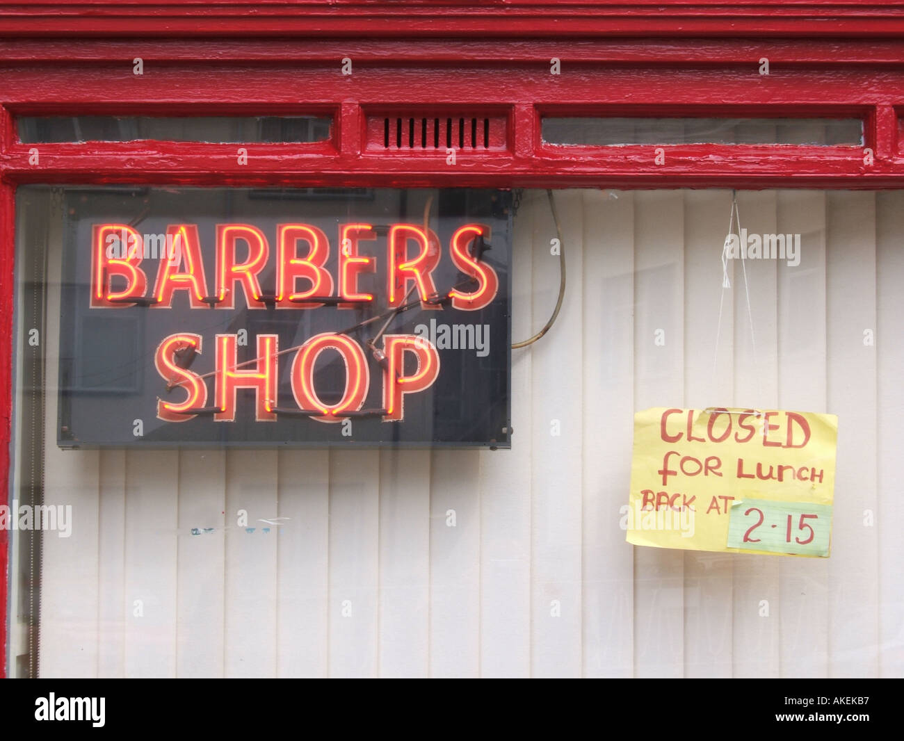 Barber shop s'insegna al neon con segno chiuso Foto Stock