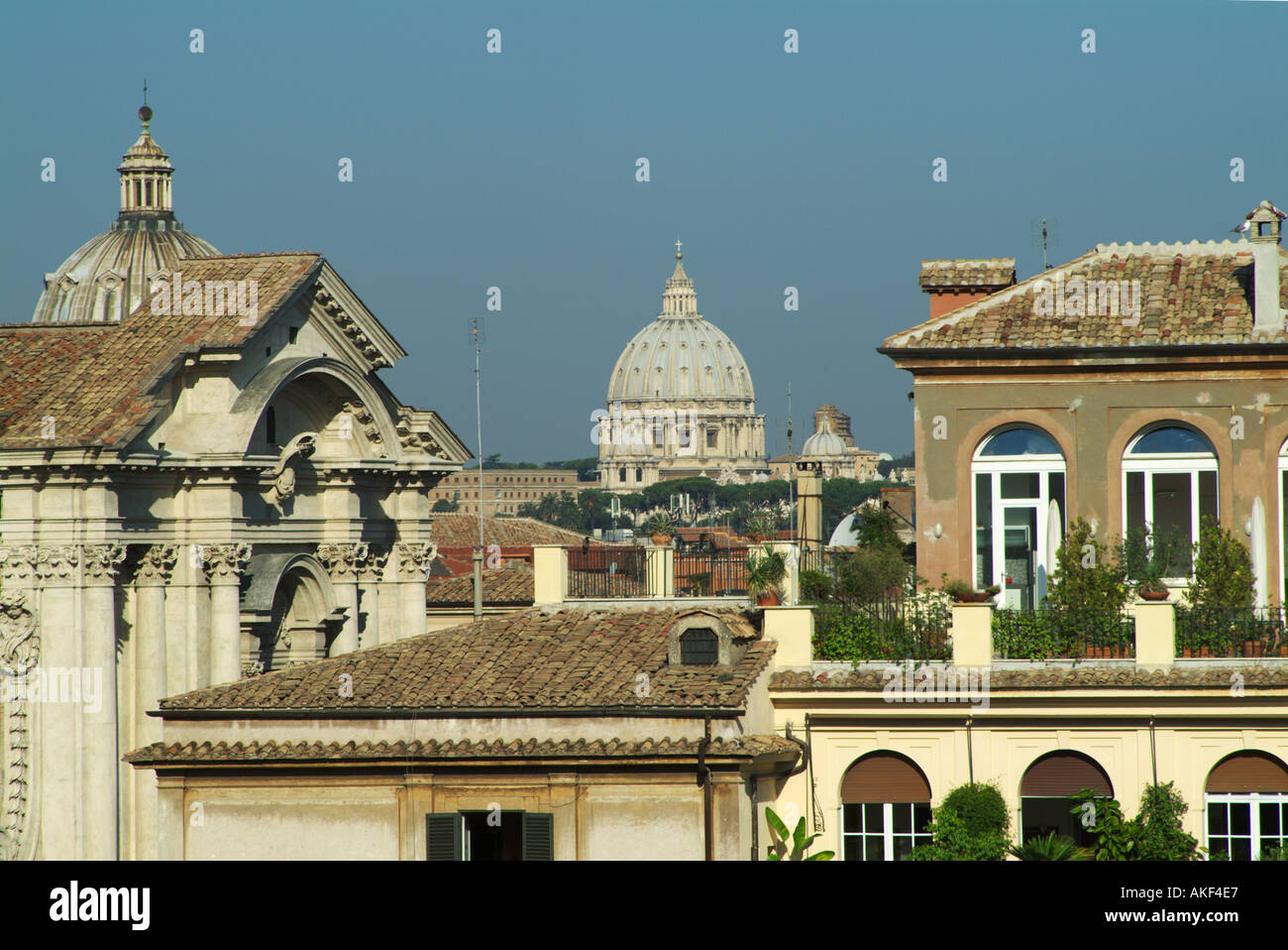 Italia Roma skyline della città con la cupola del Vaticano Foto Stock