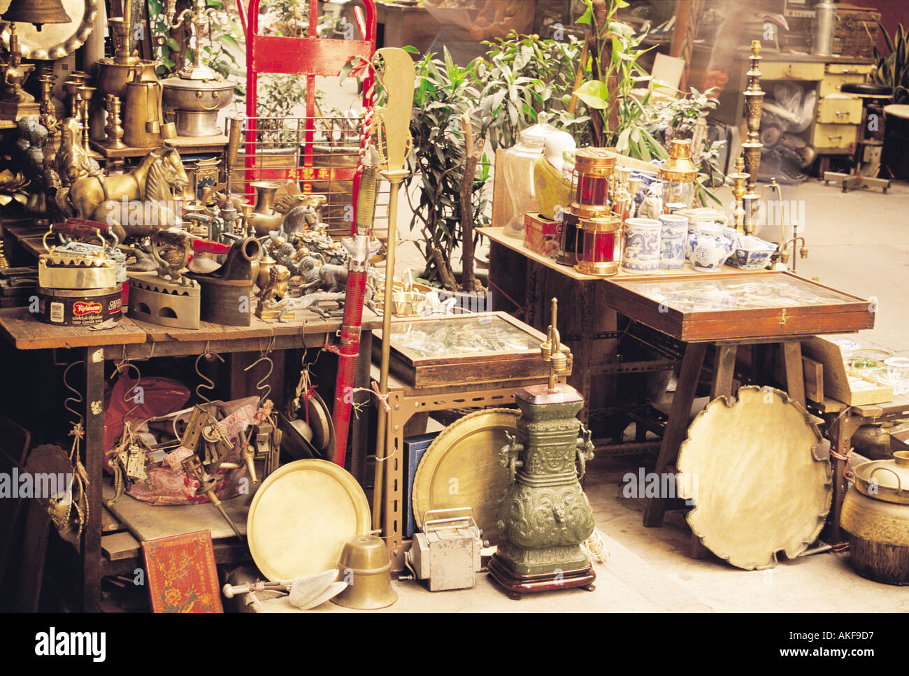 Pressione di stallo di antiquariato a Sheung Wan, Hong Kong Foto Stock