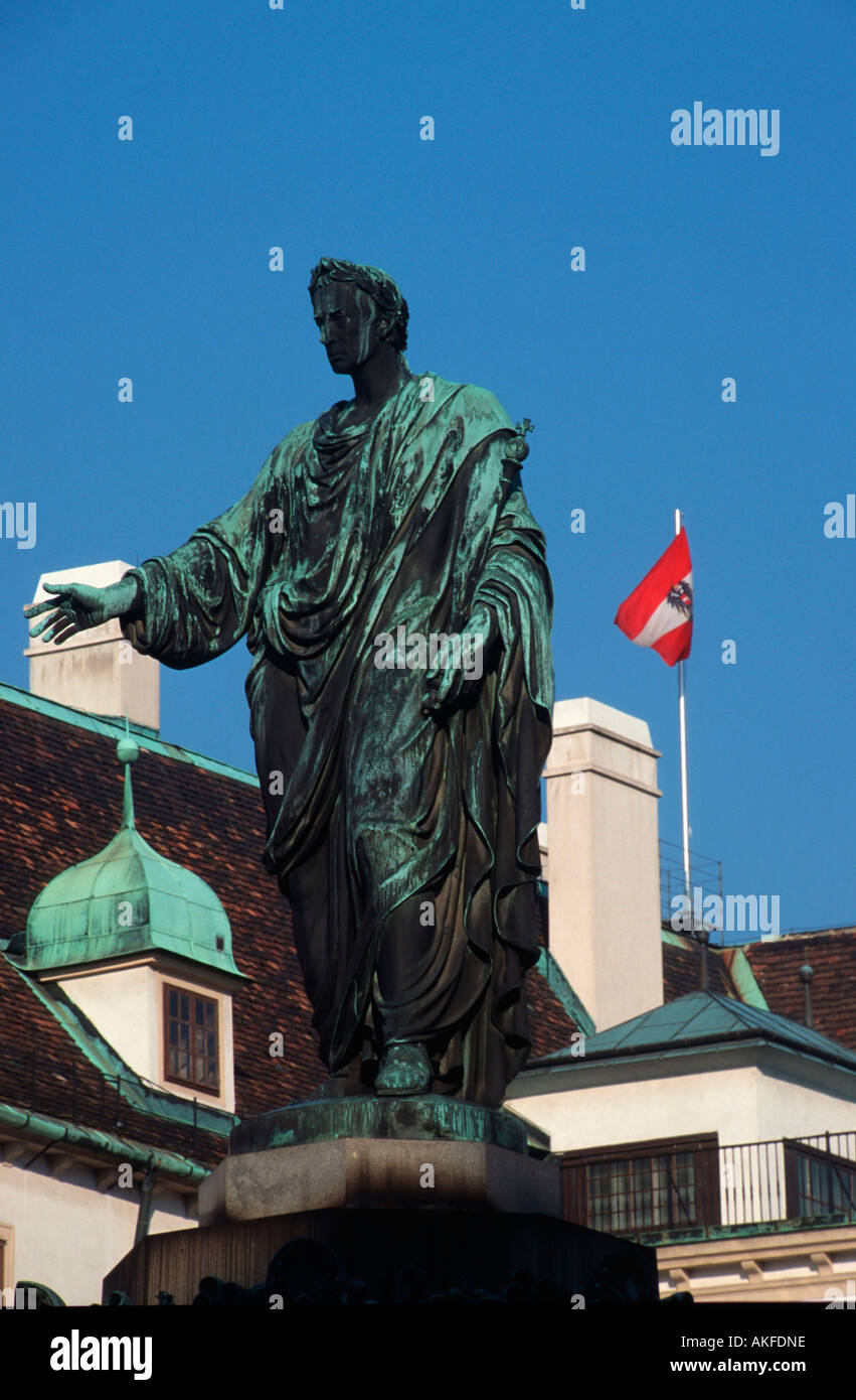 Österreich, Wien, Hofburg, viscerale Burghof (Amalienhof), Bronzestandbild von Kaiser Franz I. Foto Stock