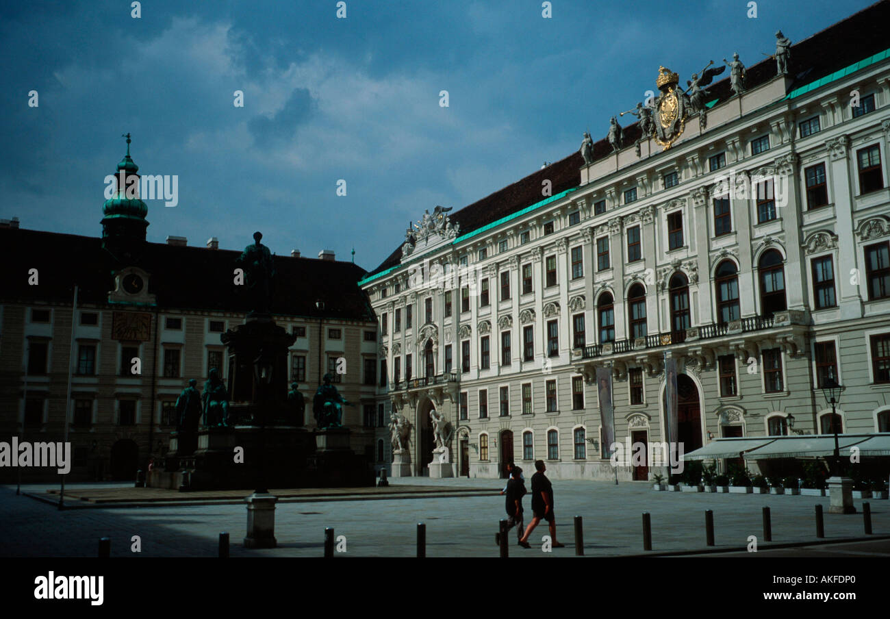 Österreich, Wien, Hofburg, viscerale Burghof (Amalienhof), Links der Amalientrakt, Rechts der Reichskanzleitrakt Foto Stock