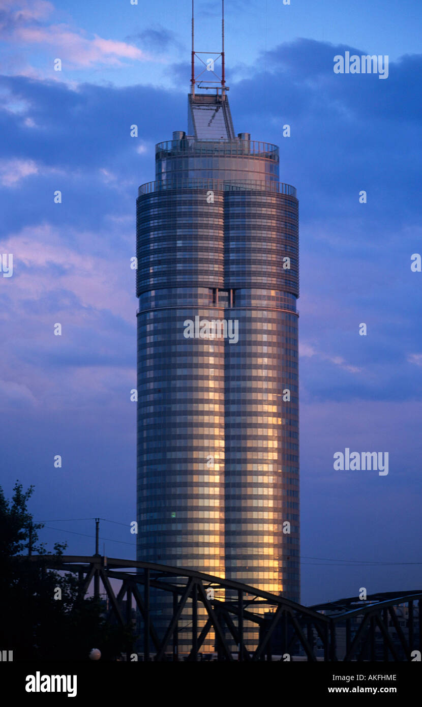Il Milleniums-Tower è l'edificio più alto e la terza struttura più alto in Austria a 171 metri Foto Stock