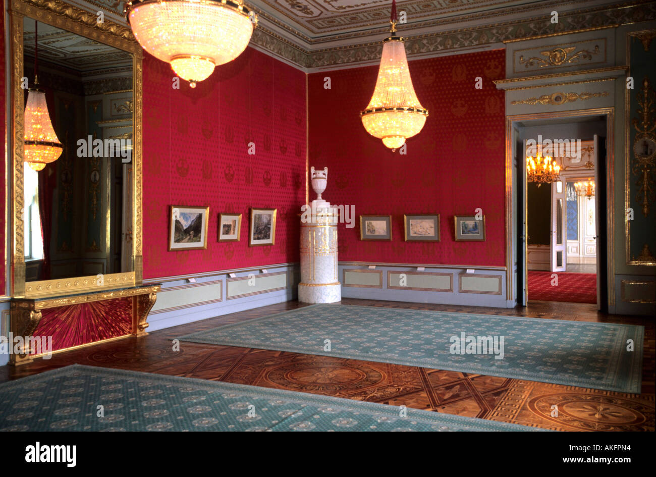 Österreich, Wien, Albertinaplatz, Palais Erzherzog Albrecht (Albertina), Audienzzimmer mit roter Seidentapete Foto Stock