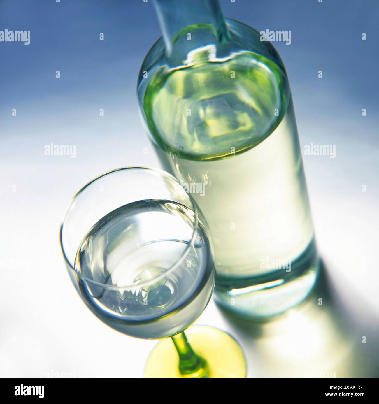 Whitewine cup e bottiglia solo uso editoriale Foto Stock